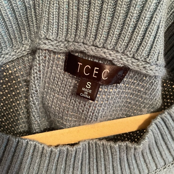 TCEC Off the Shoulder Quarter Length Sweater | small - Picture 3 of 3